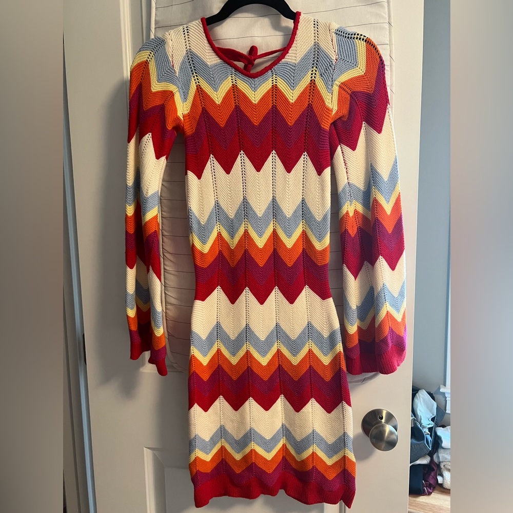 Knit wide sleeve mini dress with open back